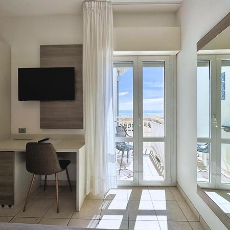 Hotel Lux Каорле Экстерьер фото