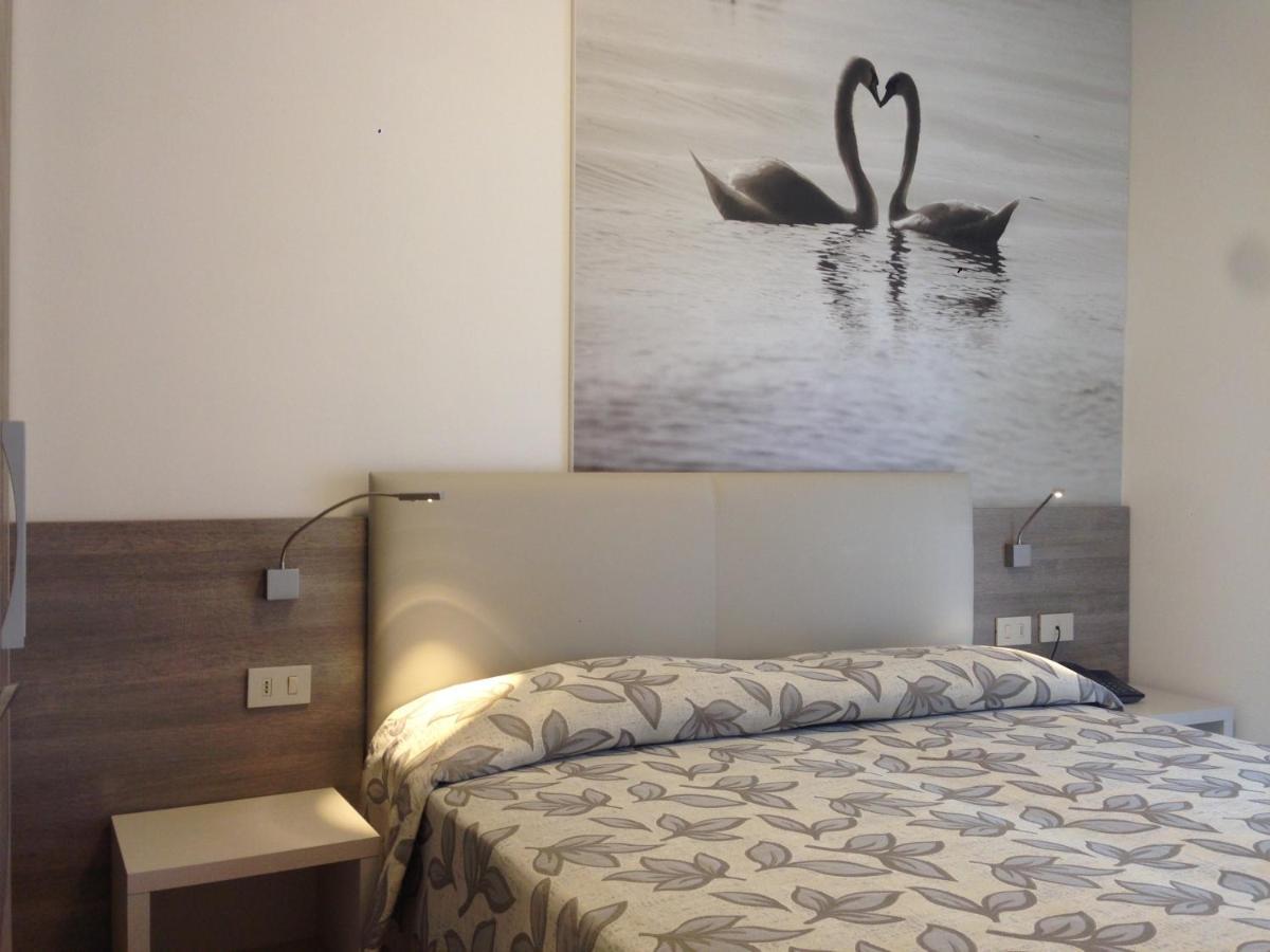 Hotel Lux Каорле Экстерьер фото