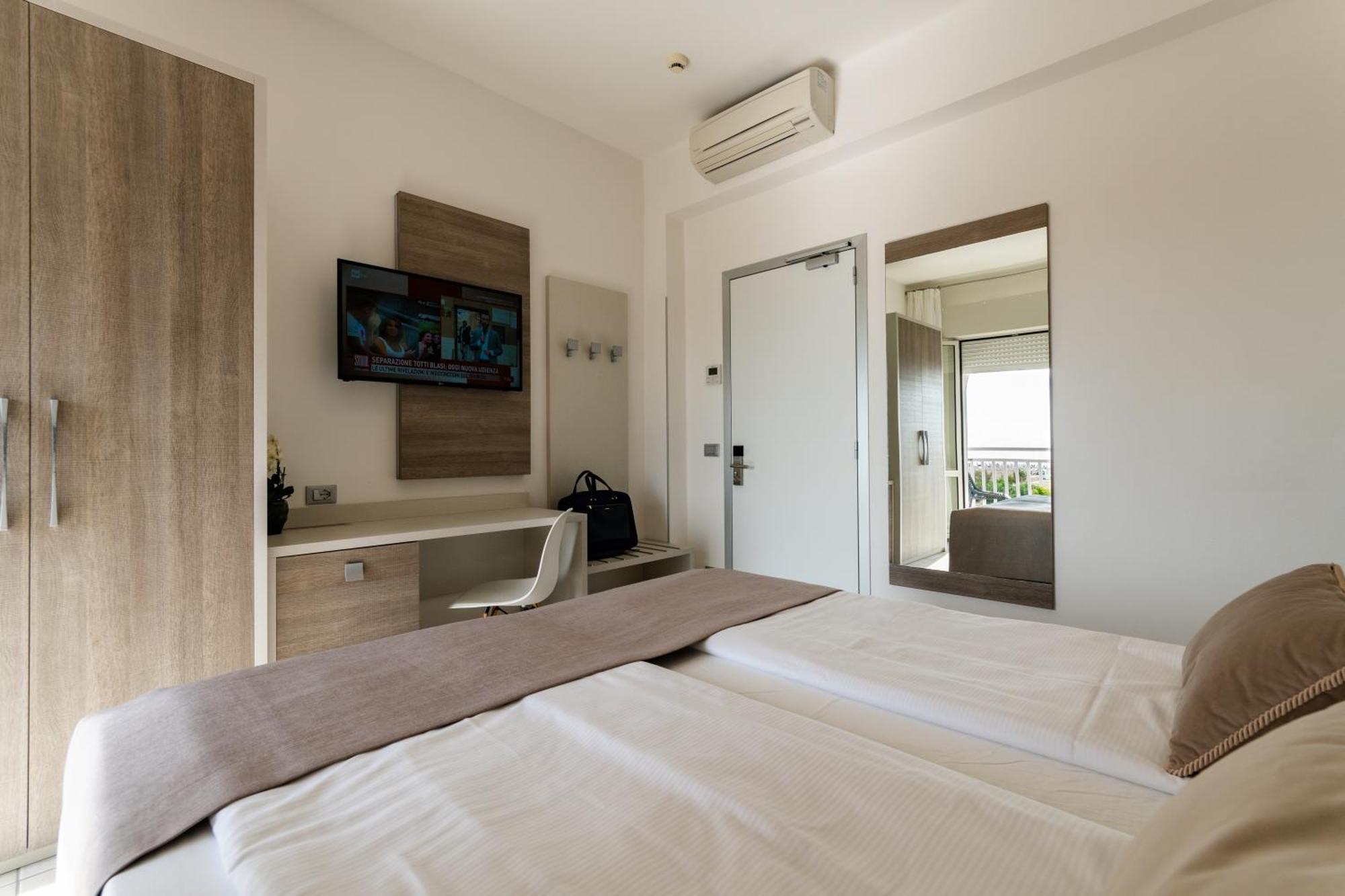 Hotel Lux Каорле Экстерьер фото
