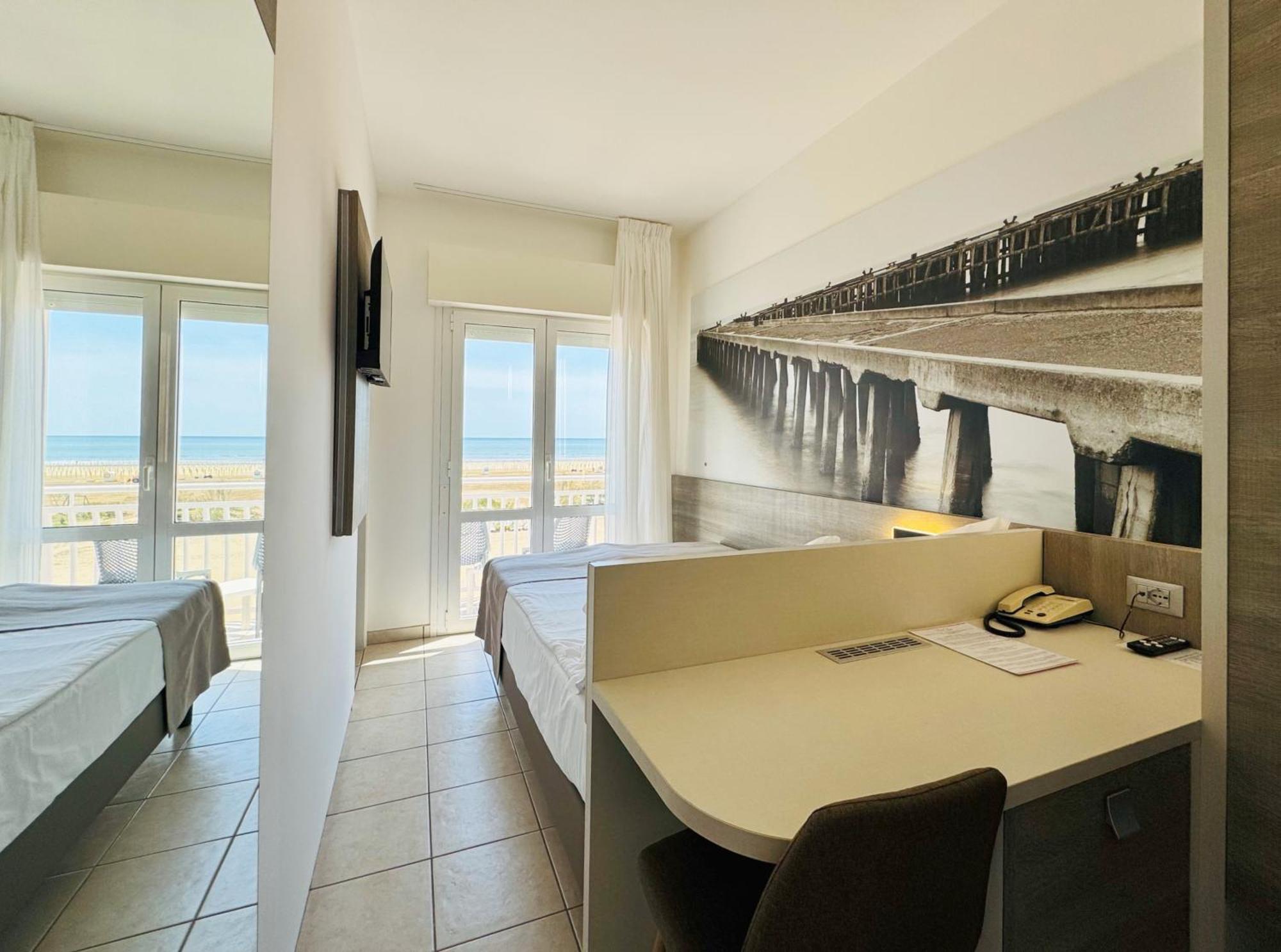 Hotel Lux Каорле Экстерьер фото