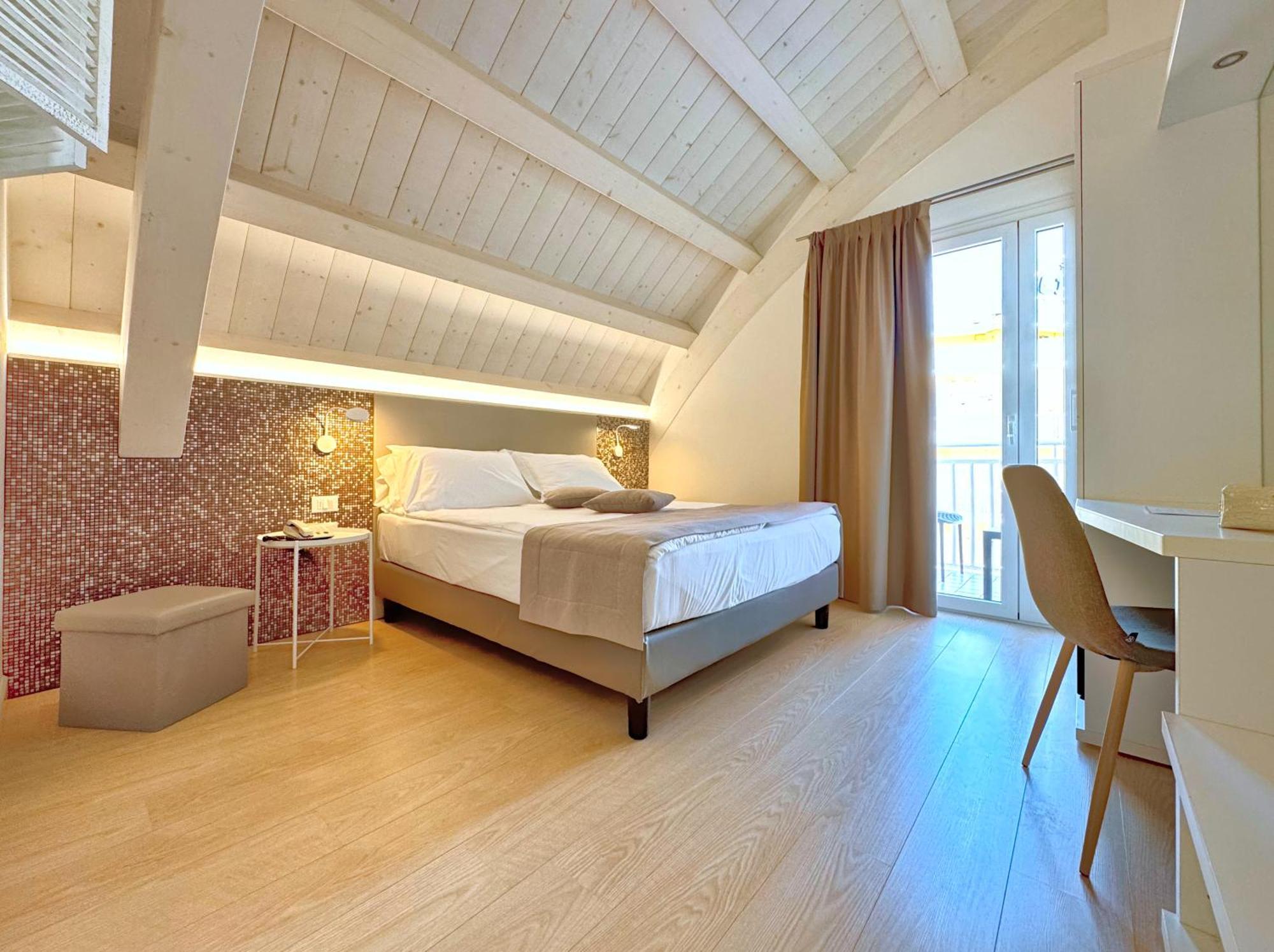 Hotel Lux Каорле Экстерьер фото