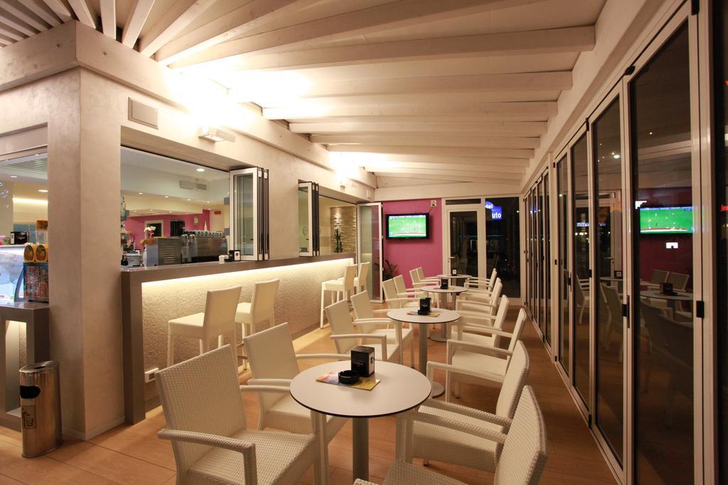 Hotel Lux Каорле Экстерьер фото