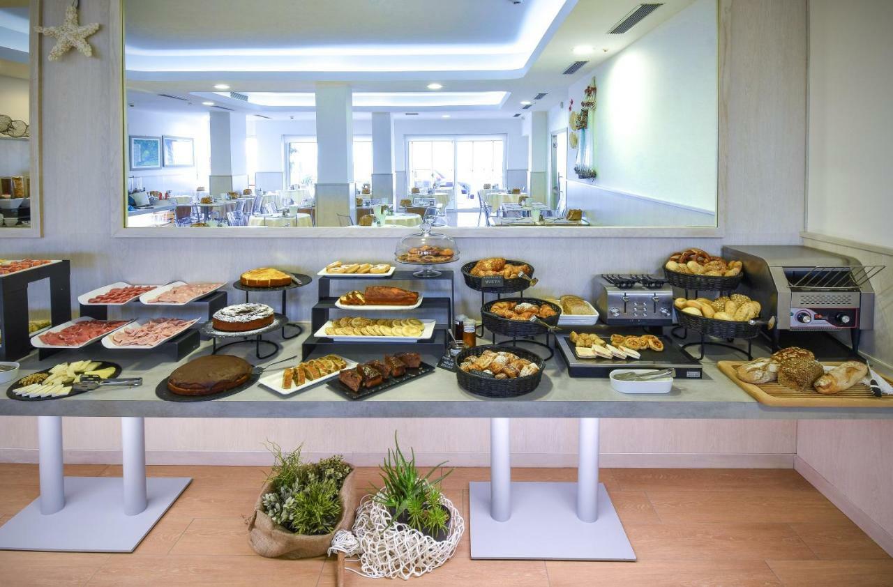 Hotel Lux Каорле Экстерьер фото
